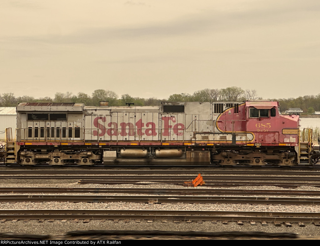 BNSF 685